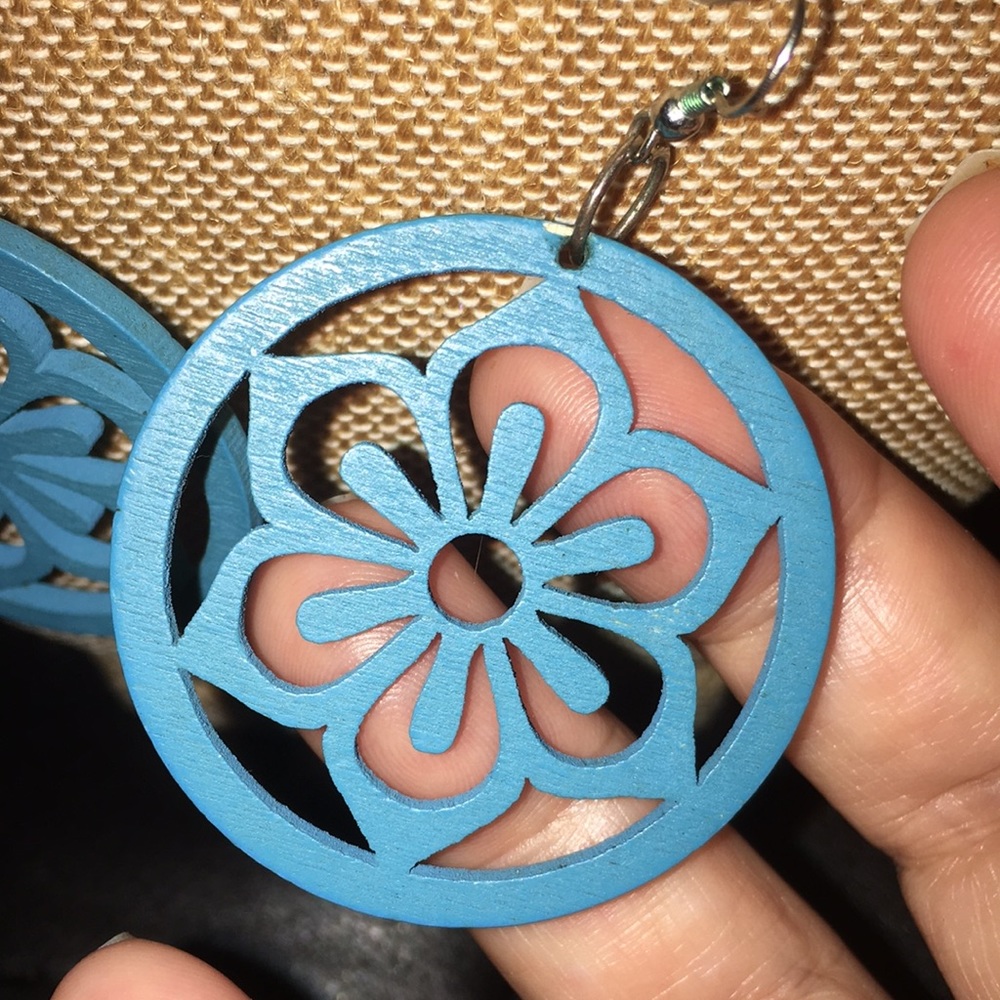 Vintage Blue Wood Round Flower Earrings - Picture 3 of 5